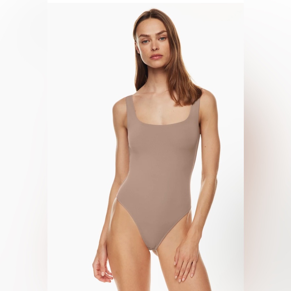Aritizia Babaton Contour Squareneck Bodysuit